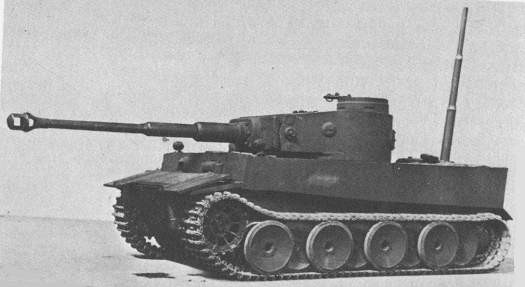Présentation du prototype du char Tigre de Henschel avec son schnorkel de série